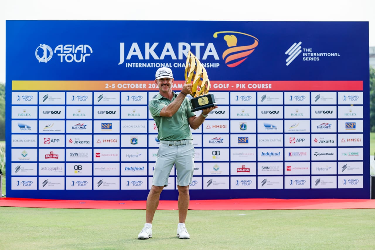 Wade Ormsby Rebut Trofi Juara Jakarta International Championship 2025