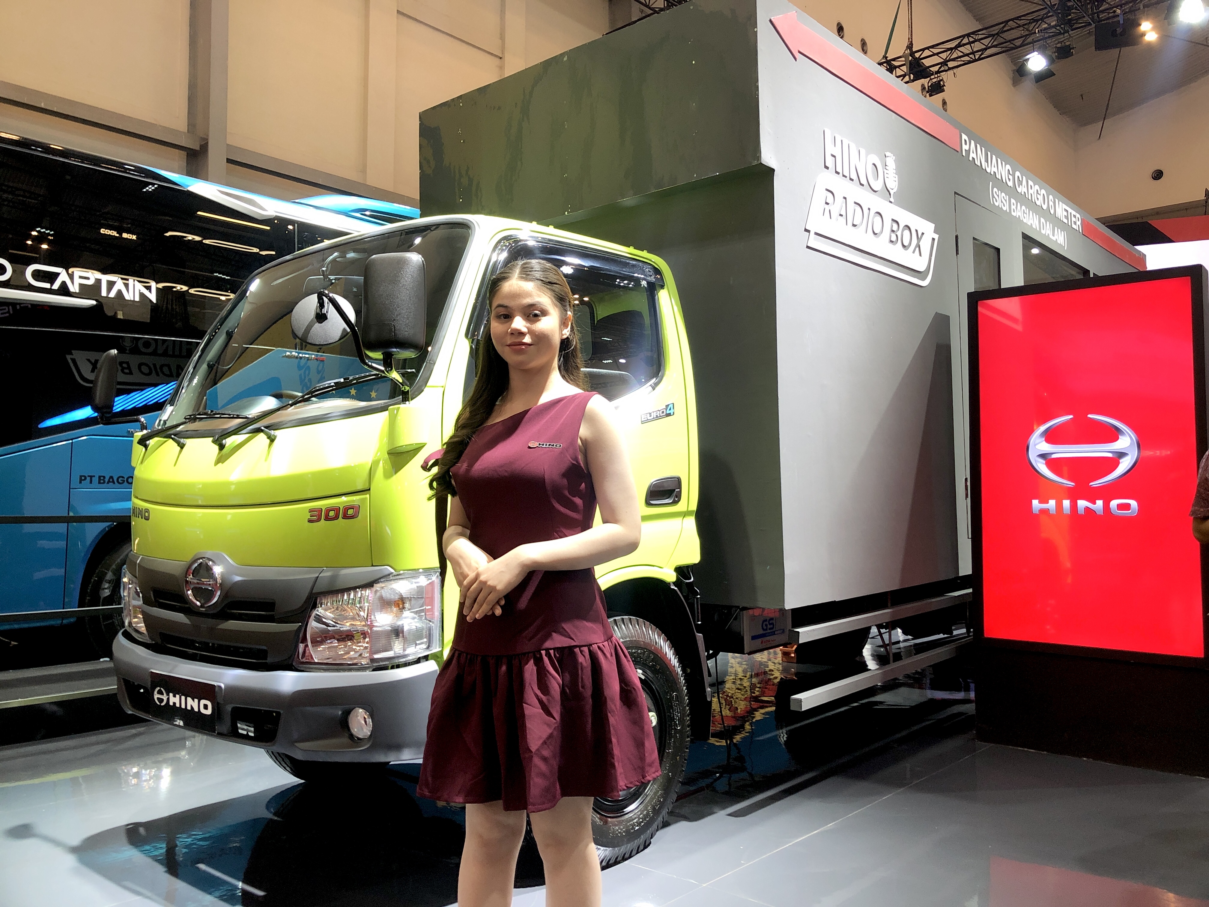 Truk Hino300 136 MDLR Mengaspal di GIIAS 2025, Cocok untuk Angkutan Logistik