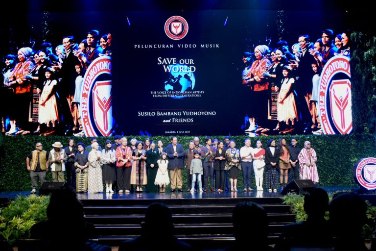 SBY Ajak Selamatkan Bumi Lewat Lagu "Save Our World"