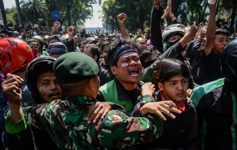 Pelajaran Demokrasi dari 'Tuntutan 17+8'