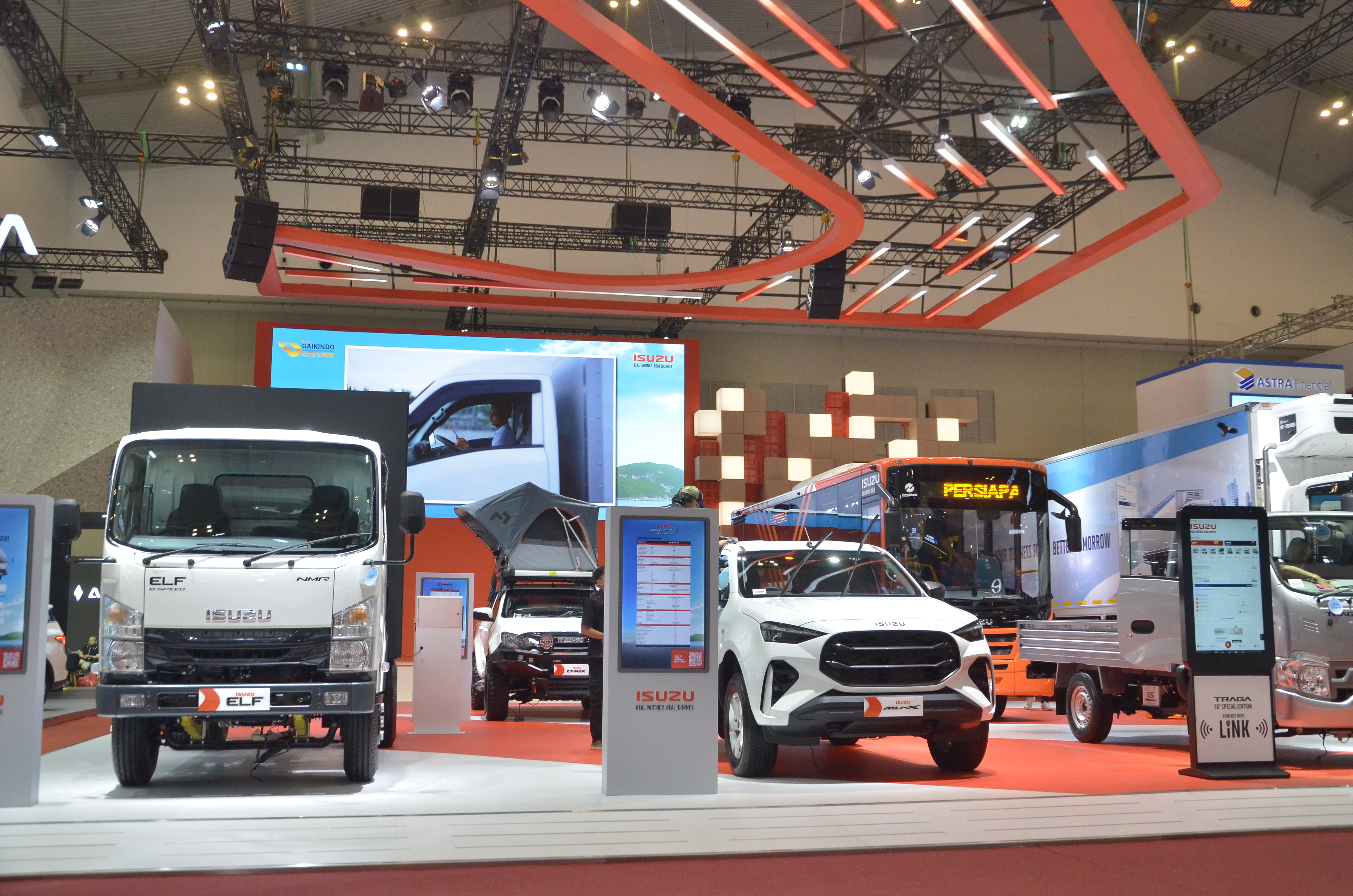 Isuzu Kantongi 969 SPK di GIIAS 2025, Elf Dominasi Penjualan