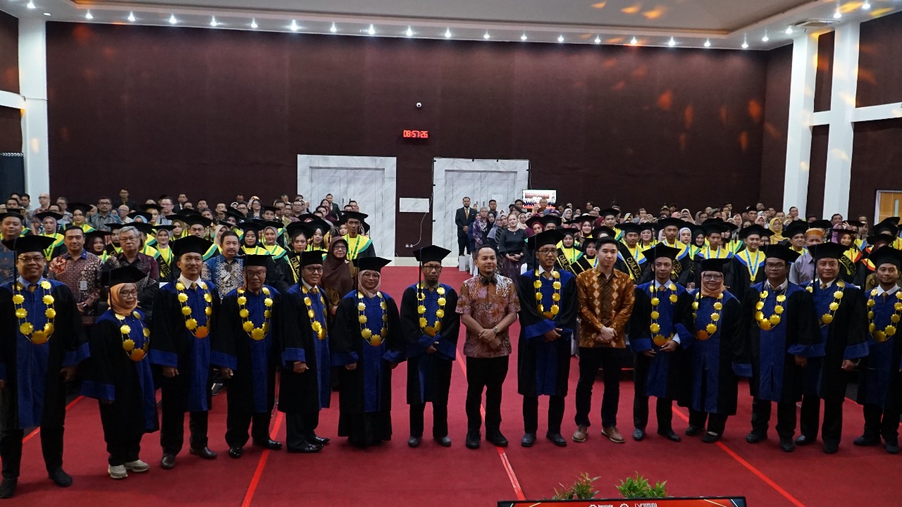 AK-Tekstil Solo Wisuda 93 Lulusan, Siap Jawab Tantangan Industri Tekstil Nasional