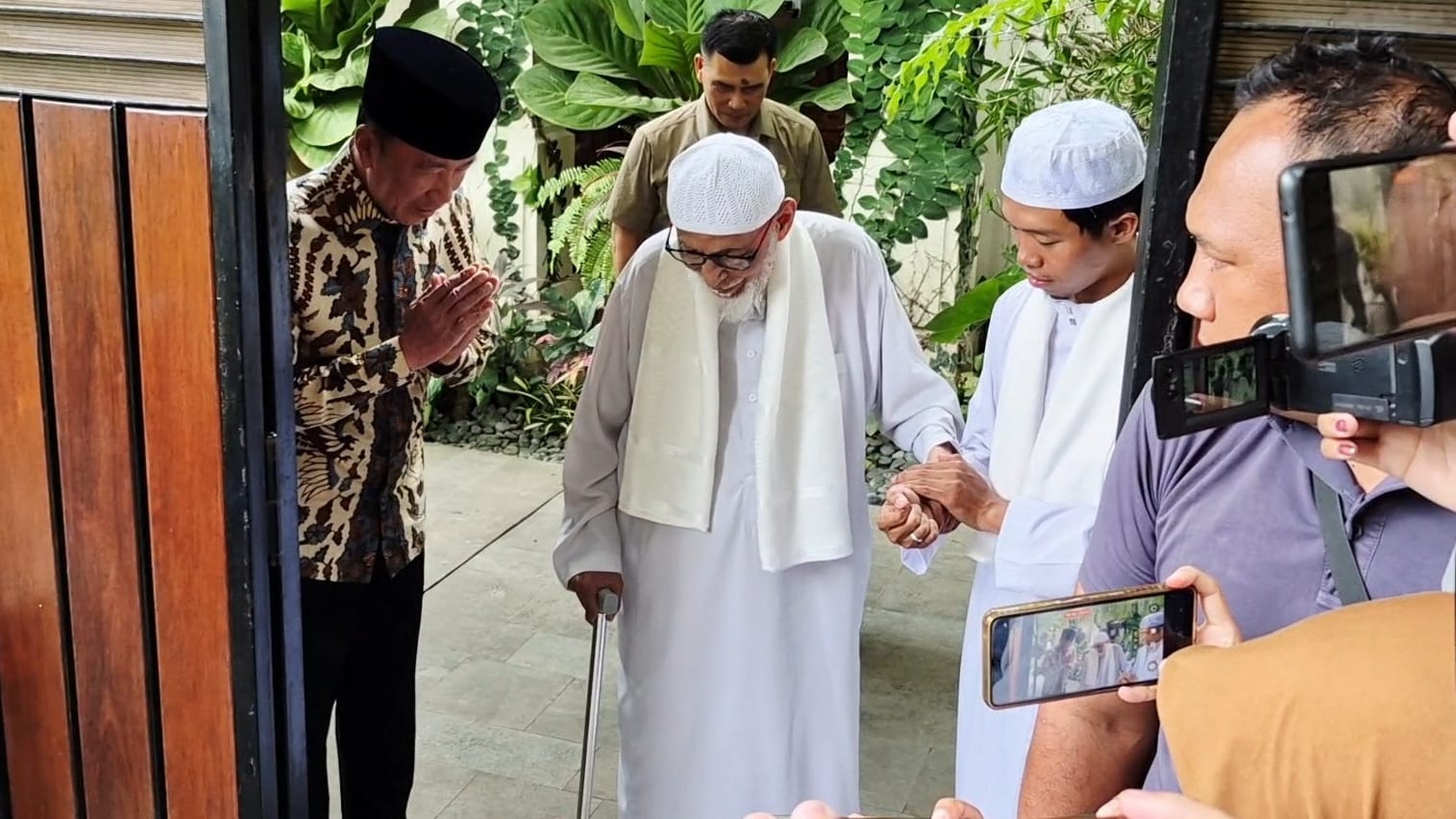 Kunjungi Kediaman Jokowi, Abu Bakar Ba’asyir Titip Nasehat